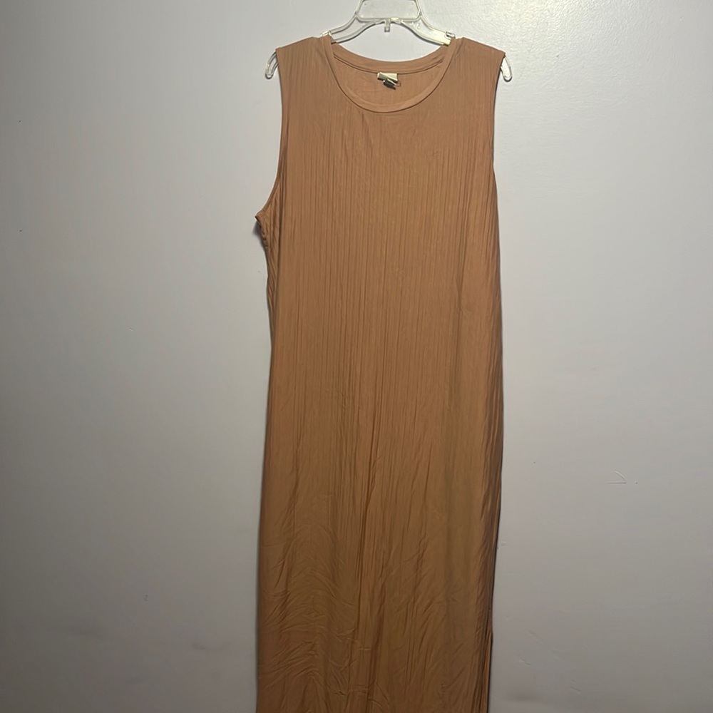 Very pretty maxi dress great for work or barbecues
